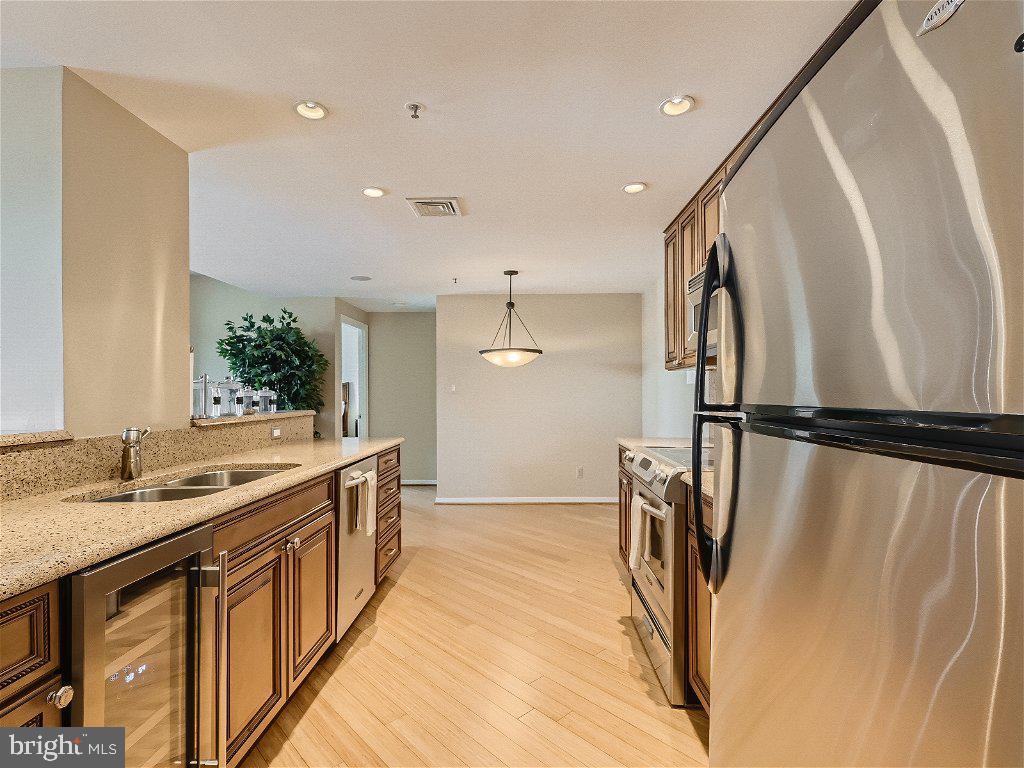 250 President Street, Unit 806 Baltimore, MD 21202 - Photo 38 of 55