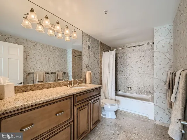 $450,000 | 250 President Street, Unit 806, Baltimore, MD 21202