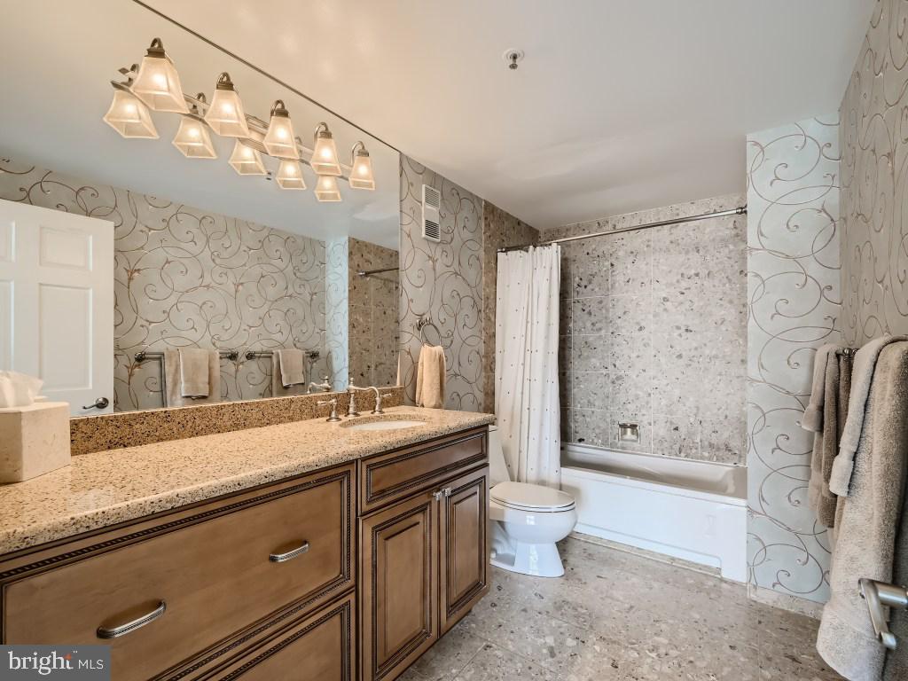 250 President Street, Unit 806 Baltimore, MD 21202 - Photo 48 of 55