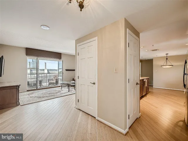 $450,000 | 250 President Street, Unit 806, Baltimore, MD 21202