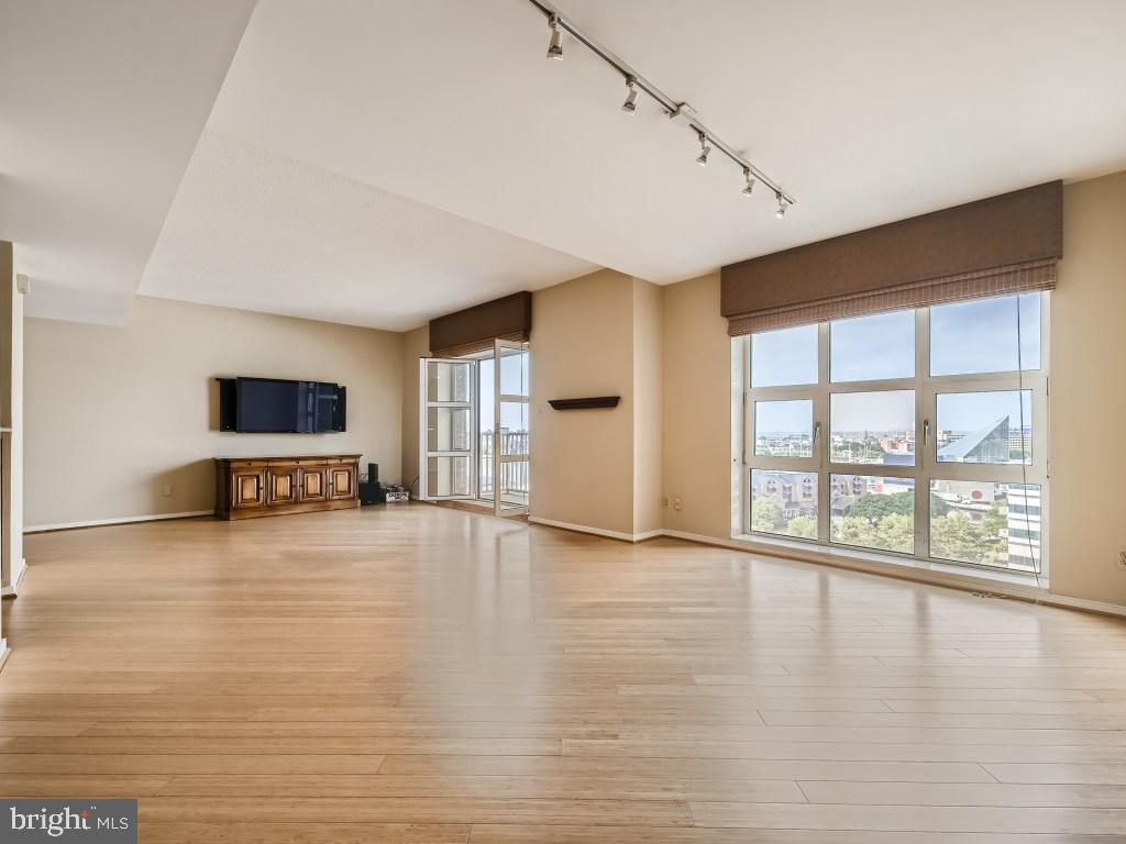 250 President Street, Unit 806 Baltimore, MD 21202 - Photo 6 of 55