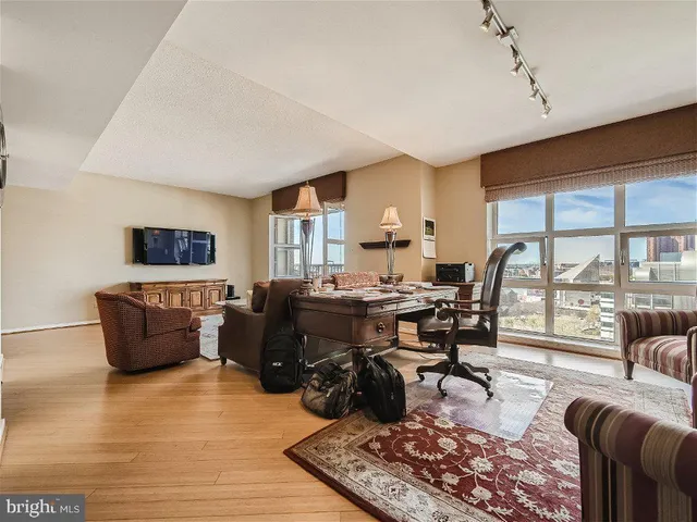 $450,000 | 250 President Street, Unit 806, Baltimore, MD 21202