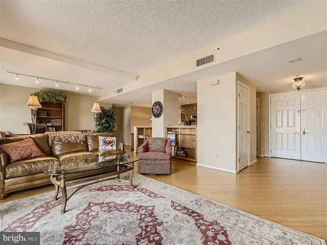 $450,000 | 250 President Street, Unit 806, Baltimore, MD 21202