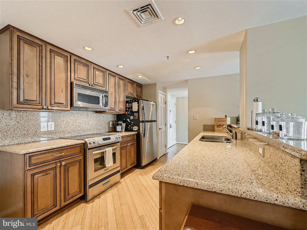 250 President Street, Unit 806 Baltimore, MD 21202 - Photo 9 of 55