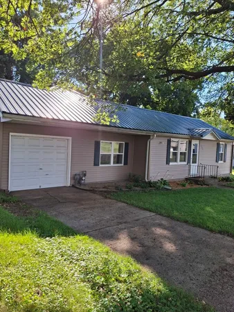 $126,000 | 304 Depot Street, Walnut, IL 61376