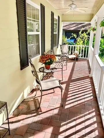 a view of an entryway with a workspace