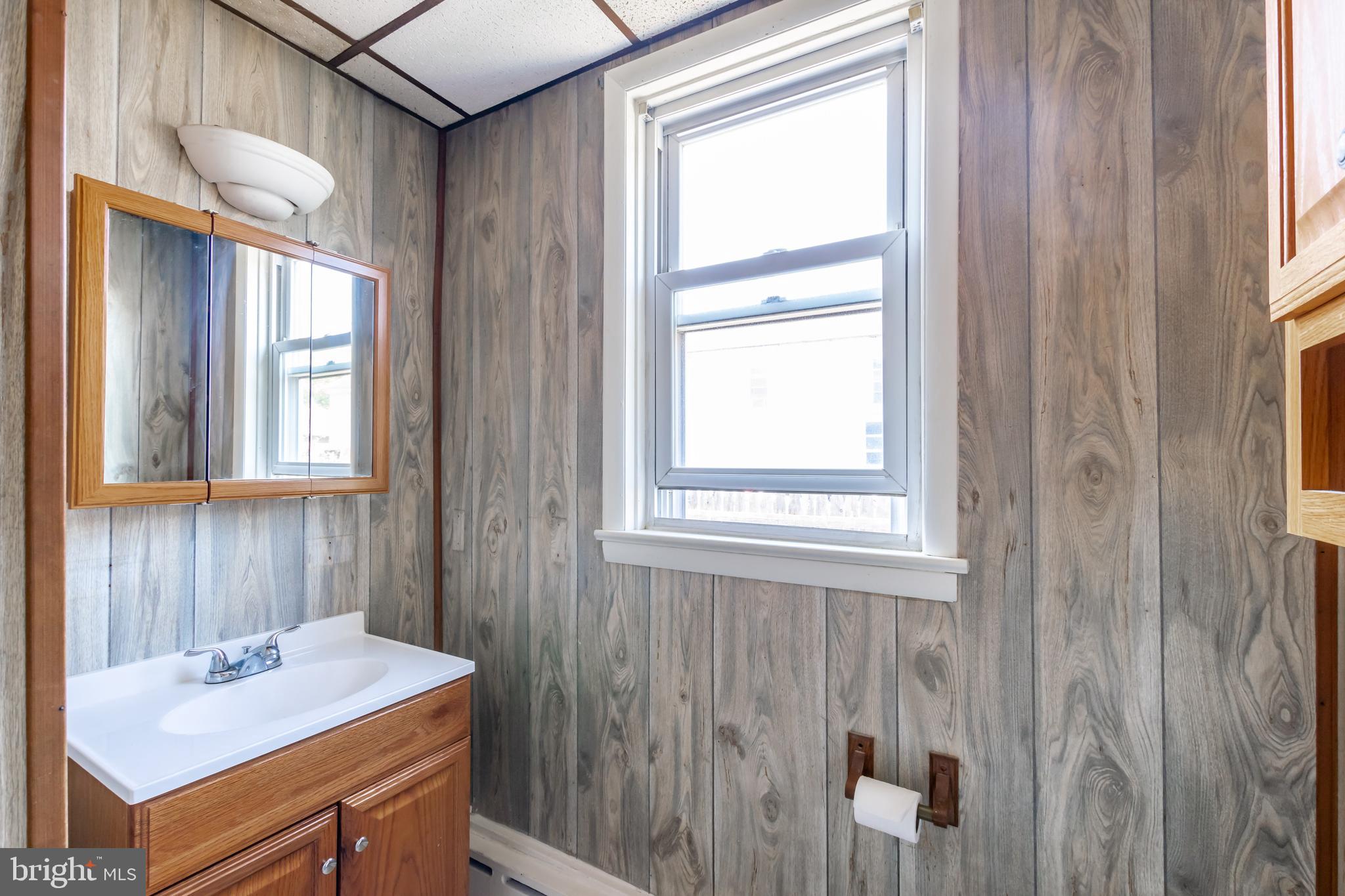 329 Walnut Street Spring City, PA 19475 - Photo 12 of 67 331 Lower - Bathroom