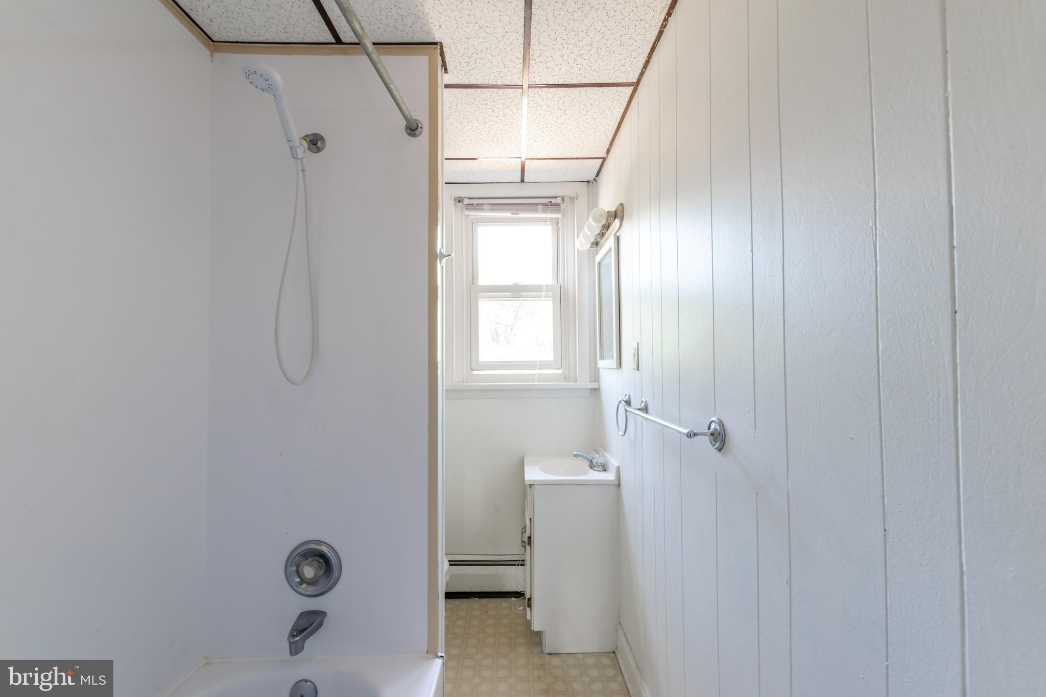 329 Walnut Street Spring City, PA 19475 - Photo 25 of 67 331 Upper - Bathroom