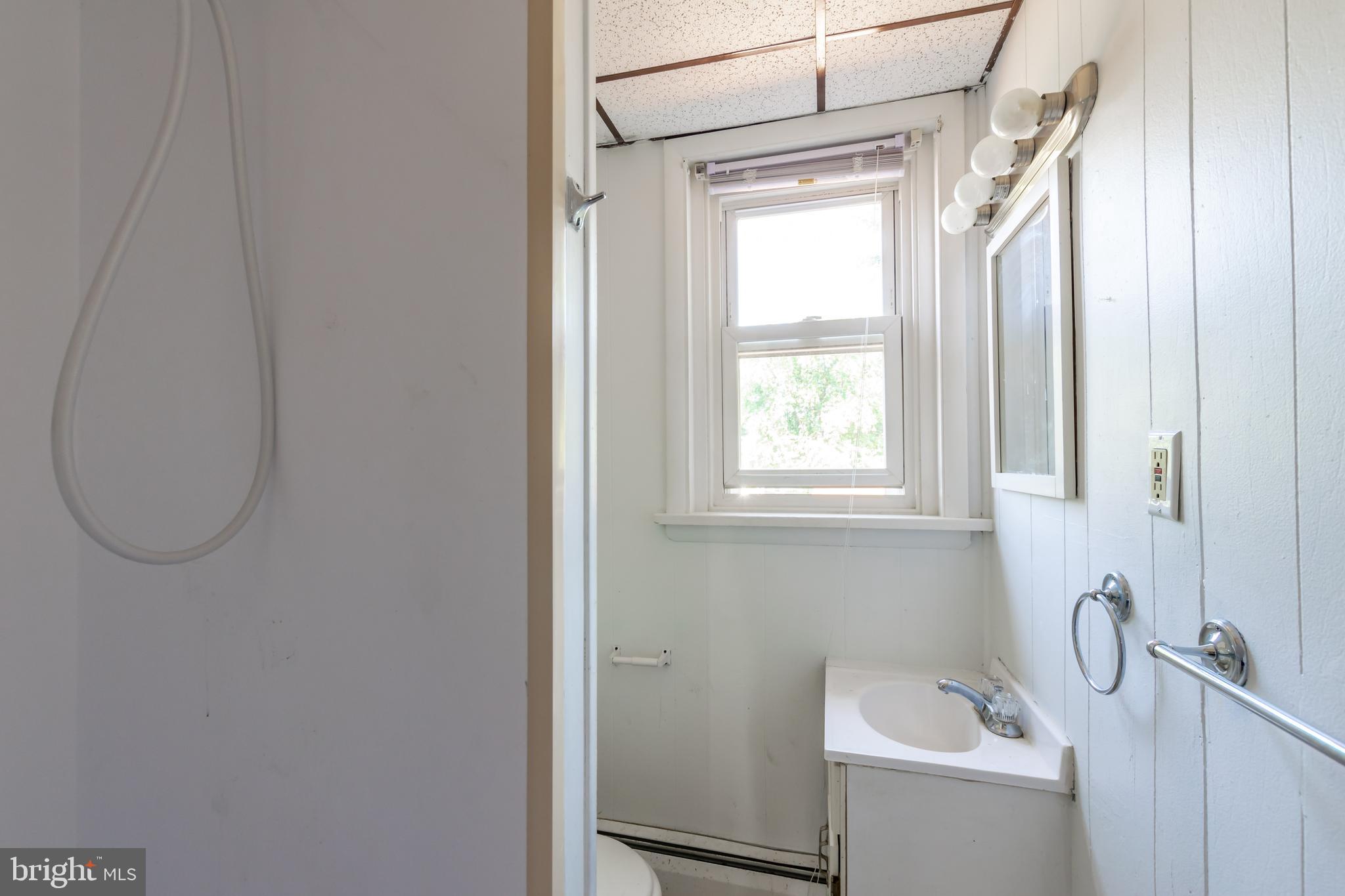 329 Walnut Street Spring City, PA 19475 - Photo 26 of 67 331 Upper - Bathroom