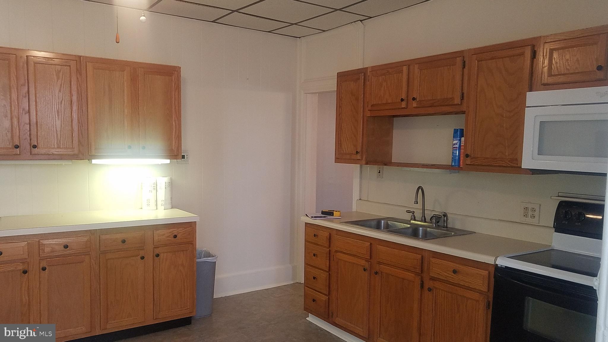 329 Walnut Street Spring City, PA 19475 - Photo 31 of 67 329 Lower - Kitchen