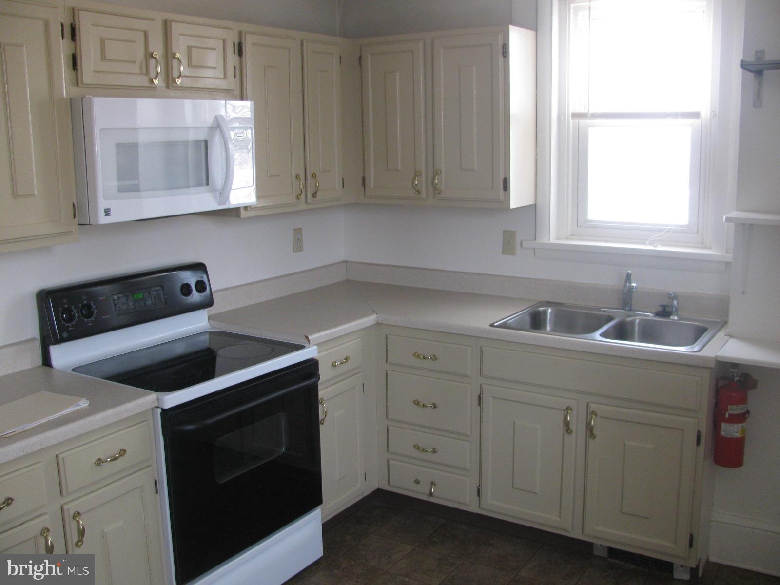 329 Walnut Street Spring City, PA 19475 - Photo 37 of 67 329 Upper - Kitchen