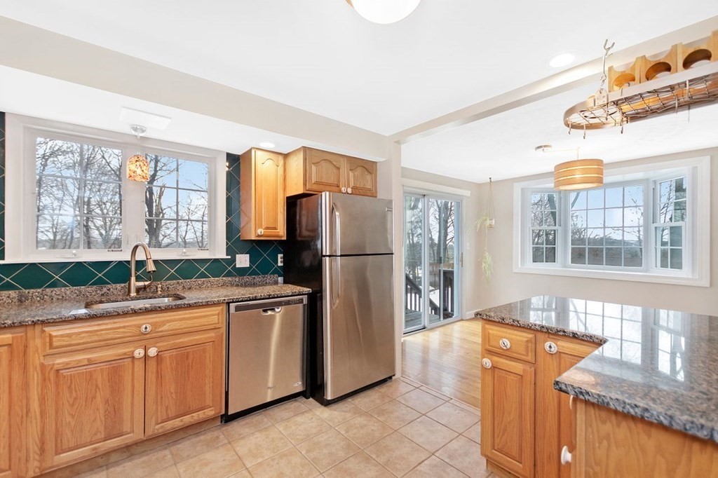57 Highgate Road Marlborough, MA 01752 - Photo 8 of 25 Gallery Image 8