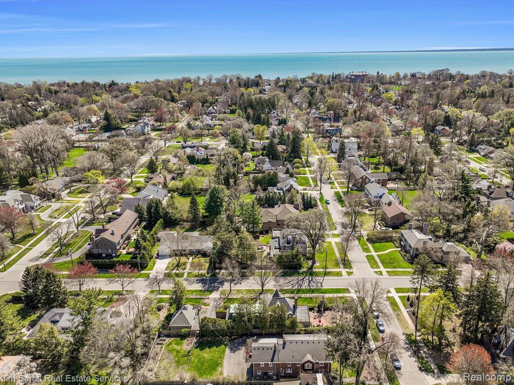 206 Merriweather Road Grosse Pointe Farms, MI 48236 - Photo 2 of 29