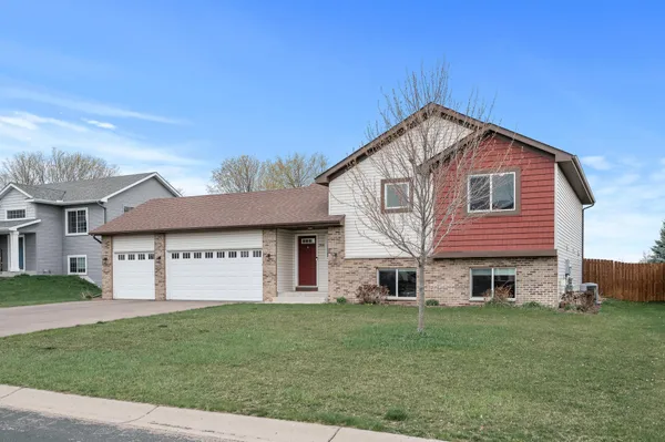 $365,000 | 386 Greenway Drive, Delano, MN 55328