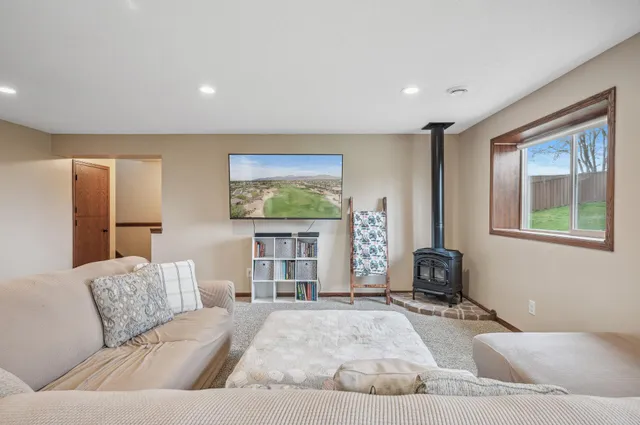 $375,000 | 386 Greenway Drive, Delano, MN 55328