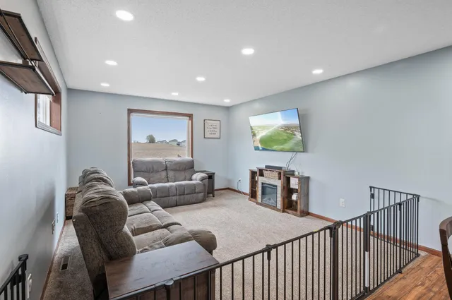 $375,000 | 386 Greenway Drive, Delano, MN 55328