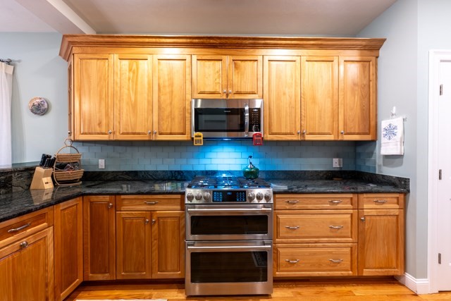 16 Fairway Drive, Unit 16 Topsfield, MA 01983 - Photo 12 of 31 a kitchen with granite countertop a stove and cabinets