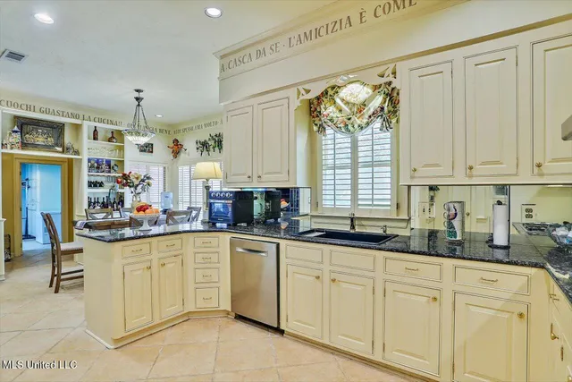 $436,000 | 47 Avery Circle, Jackson, MS 39211