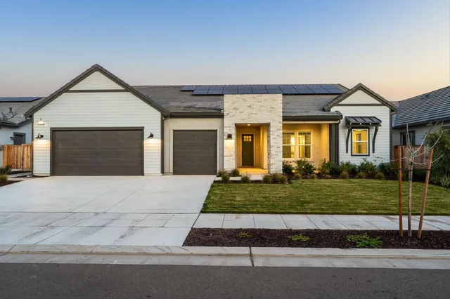 $995,000 | 1785 North Renn Avenue, Clovis, CA 93619