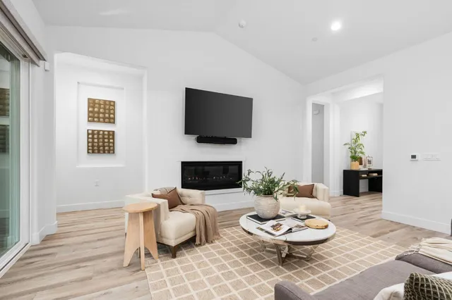 $995,000 | 1785 North Renn Avenue, Clovis, CA 93619