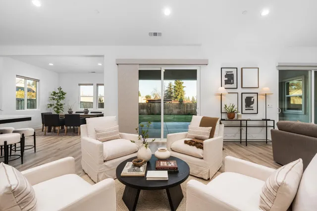 $995,000 | 1785 North Renn Avenue, Clovis, CA 93619