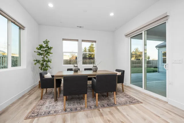 $995,000 | 1785 North Renn Avenue, Clovis, CA 93619