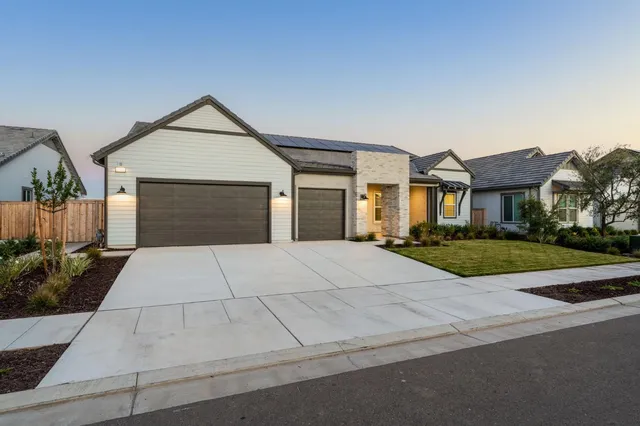 $995,000 | 1785 North Renn Avenue, Clovis, CA 93619