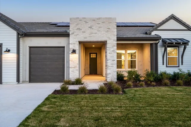 $995,000 | 1785 North Renn Avenue, Clovis, CA 93619