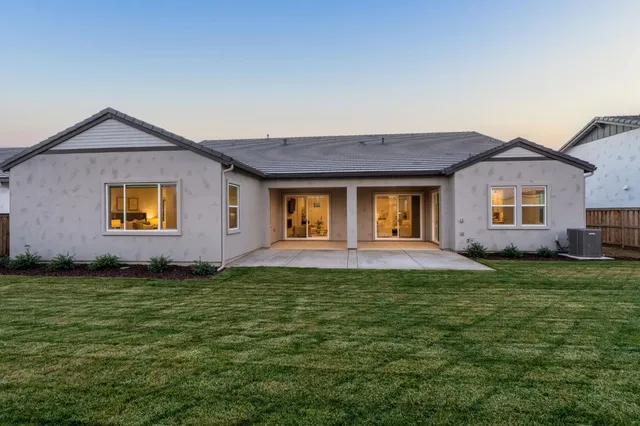 $995,000 | 1785 North Renn Avenue, Clovis, CA 93619