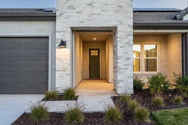 $995,000 | 1785 North Renn Avenue, Clovis, CA 93619