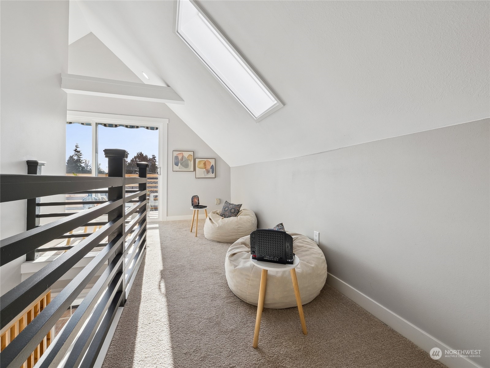 1502 16th Street Sumner, WA 98390 - Photo 19 of 26 a living room with furniture and a potted plant