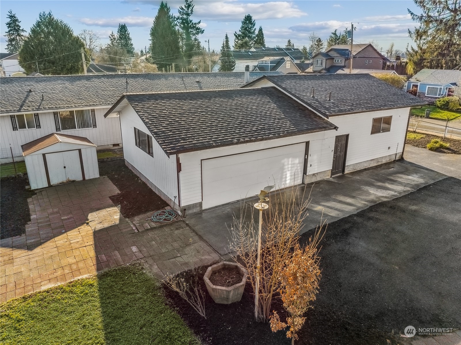 1502 16th Street Sumner, WA 98390 - Photo 26 of 26 a view of a backyard with jacuzzi