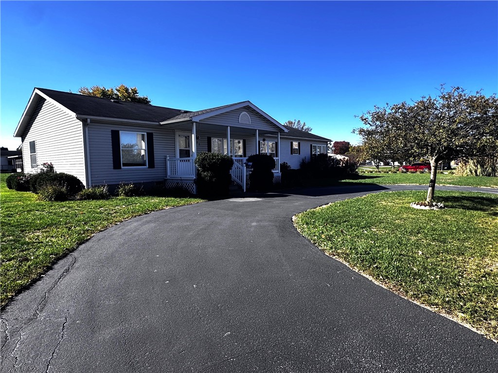 225 East North Street Assumption, IL 62510 - Photo 4 of 42