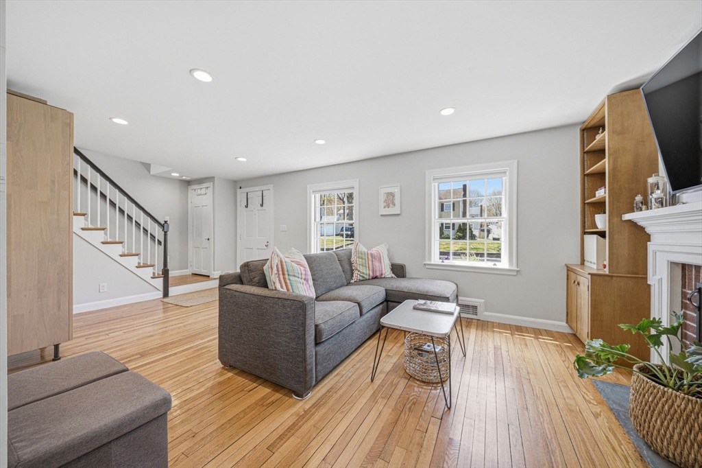 28 Lilly Lane Dedham, MA 02026 - Photo 4 of 24
