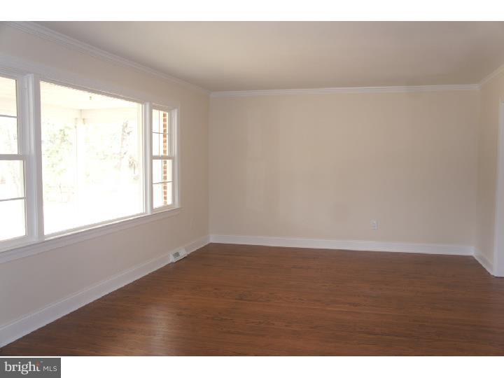 2550 North Providence Road Media, PA 19063 - Photo 4 of 25 Living Room