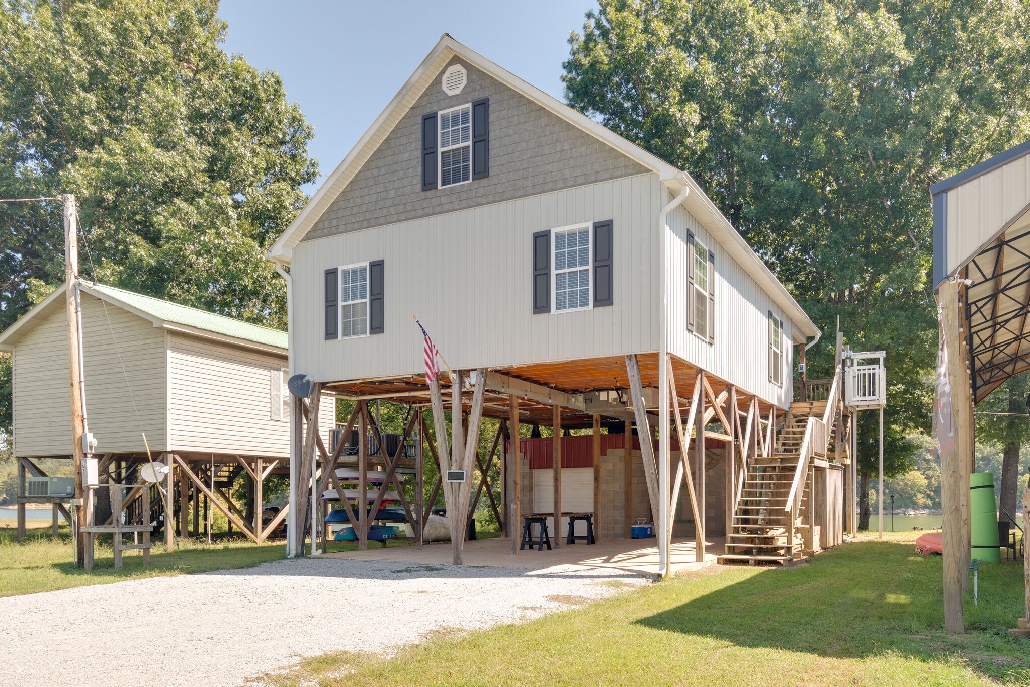 752 Pevahouse Camp Lane Decaturville, TN 38329 - Photo 4 of 47 a view of a house