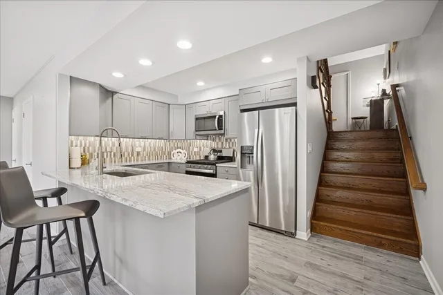 $385,000 | 711 Carriage Hill Drive, Glenview, IL 60025