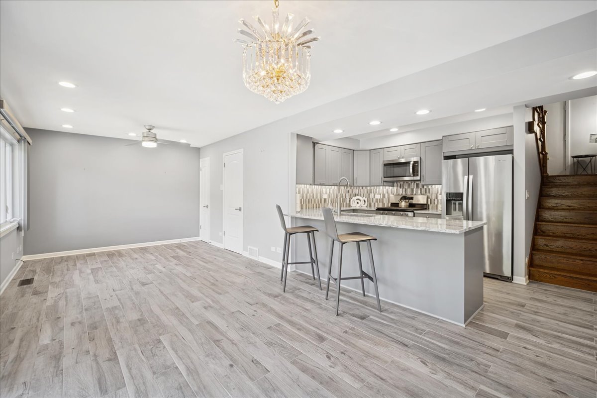 711 Carriage Hill Drive Glenview, IL 60025 - Photo 13 of 29