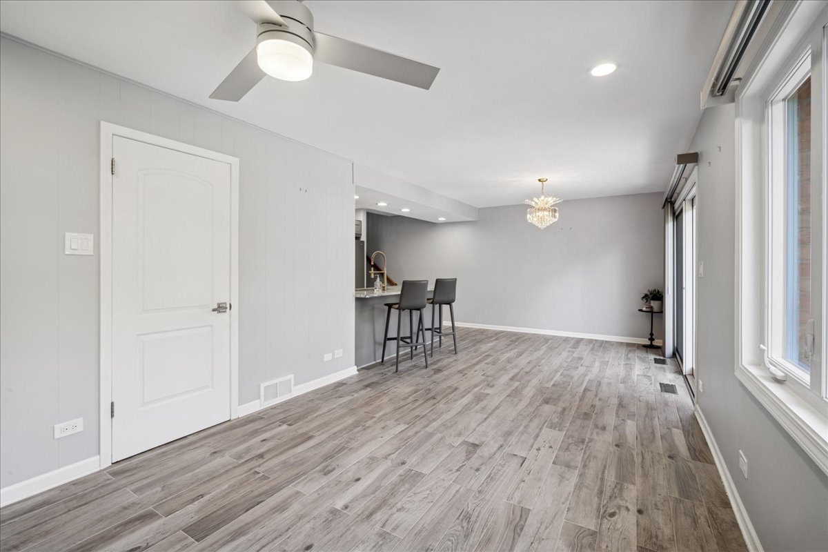 711 Carriage Hill Drive Glenview, IL 60025 - Photo 15 of 29