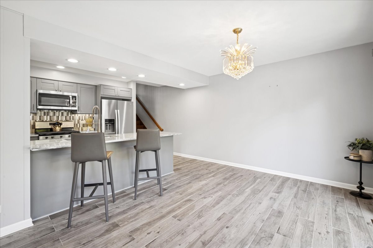 711 Carriage Hill Drive Glenview, IL 60025 - Photo 16 of 29