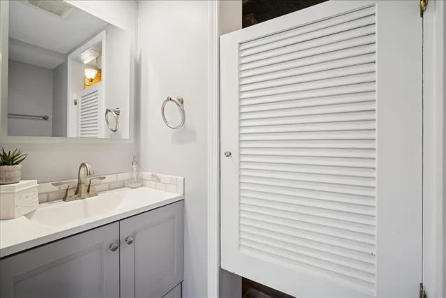 $385,000 | 711 Carriage Hill Drive, Glenview, IL 60025