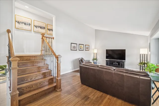 $385,000 | 711 Carriage Hill Drive, Glenview, IL 60025