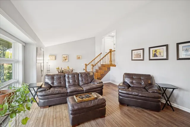 $385,000 | 711 Carriage Hill Drive, Glenview, IL 60025