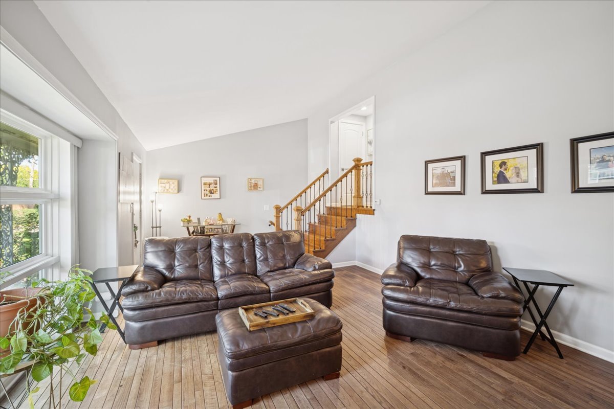 711 Carriage Hill Drive Glenview, IL 60025 - Photo 4 of 29