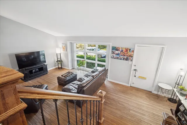 $385,000 | 711 Carriage Hill Drive, Glenview, IL 60025