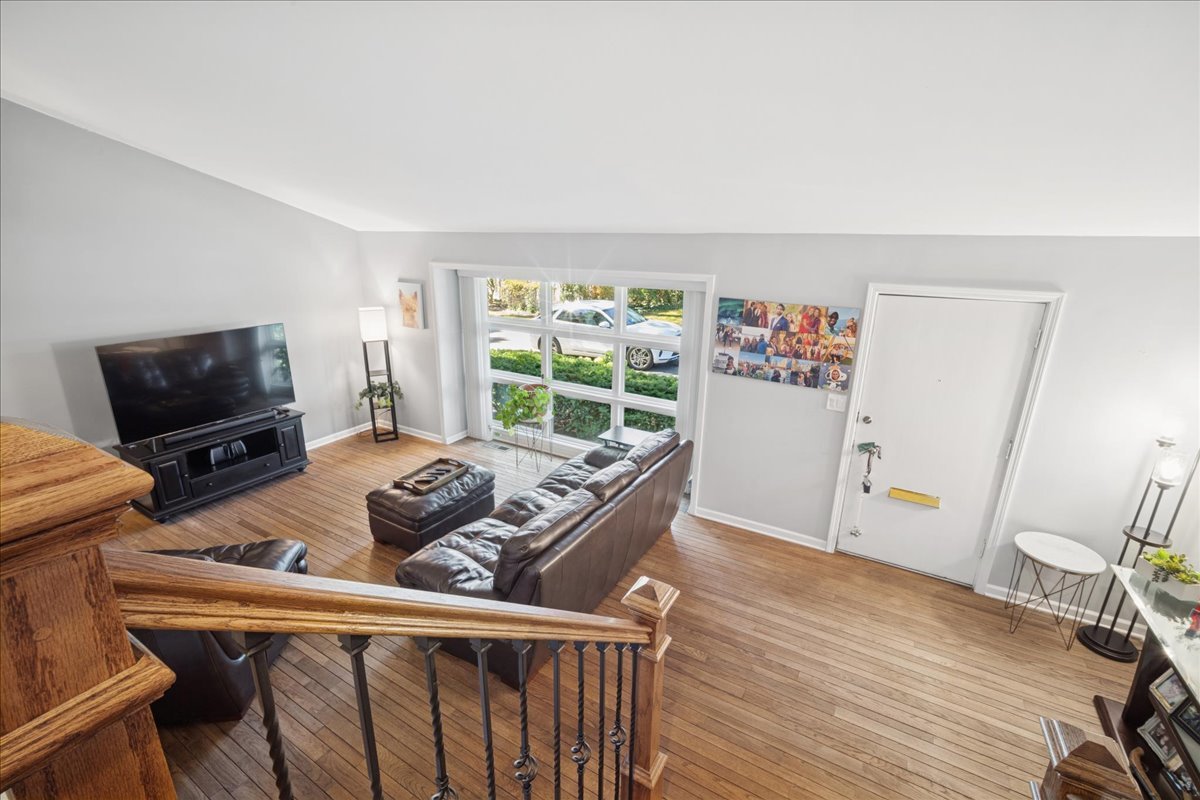 711 Carriage Hill Drive Glenview, IL 60025 - Photo 5 of 29