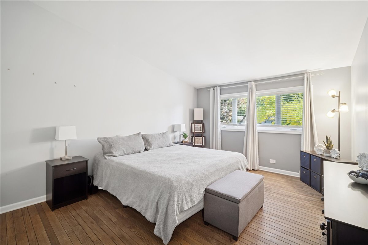 711 Carriage Hill Drive Glenview, IL 60025 - Photo 7 of 29