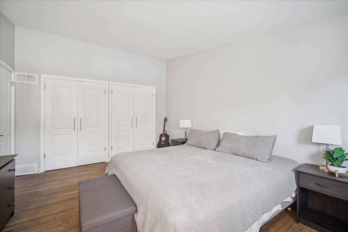 711 Carriage Hill Drive Glenview, IL 60025 - Photo 8 of 29