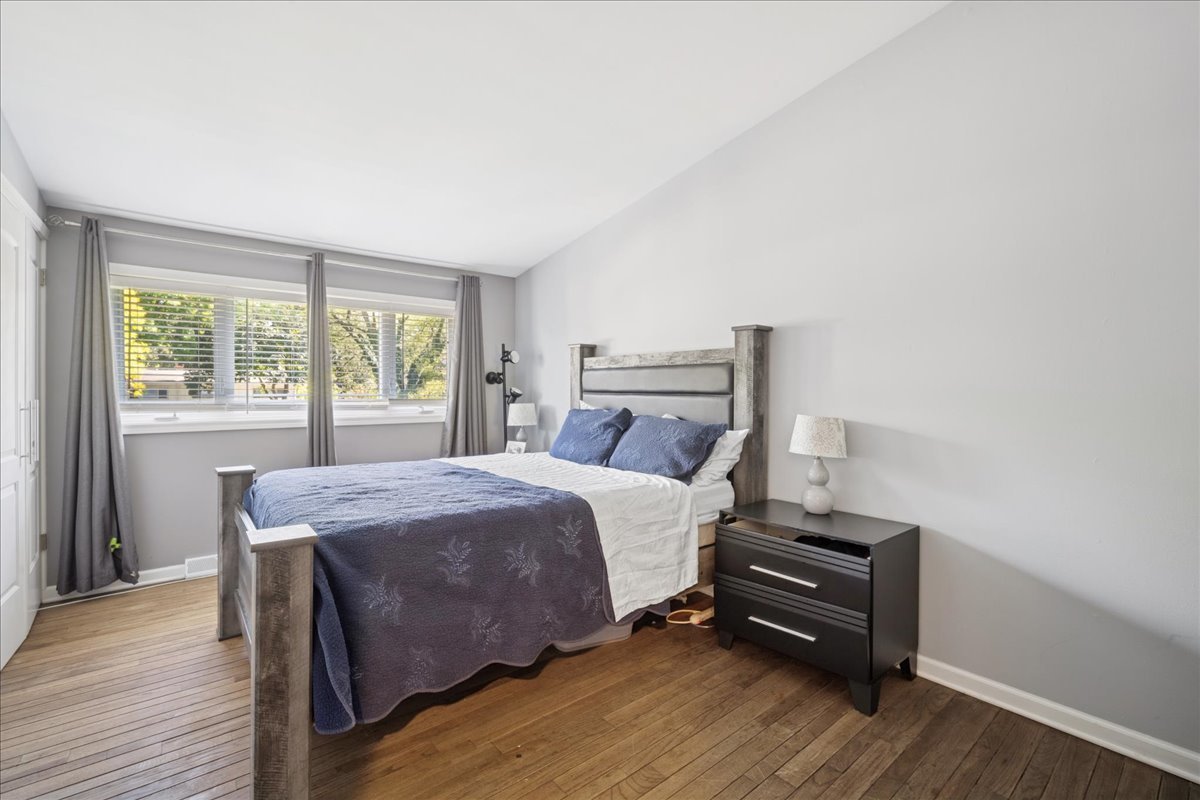 711 Carriage Hill Drive Glenview, IL 60025 - Photo 9 of 29