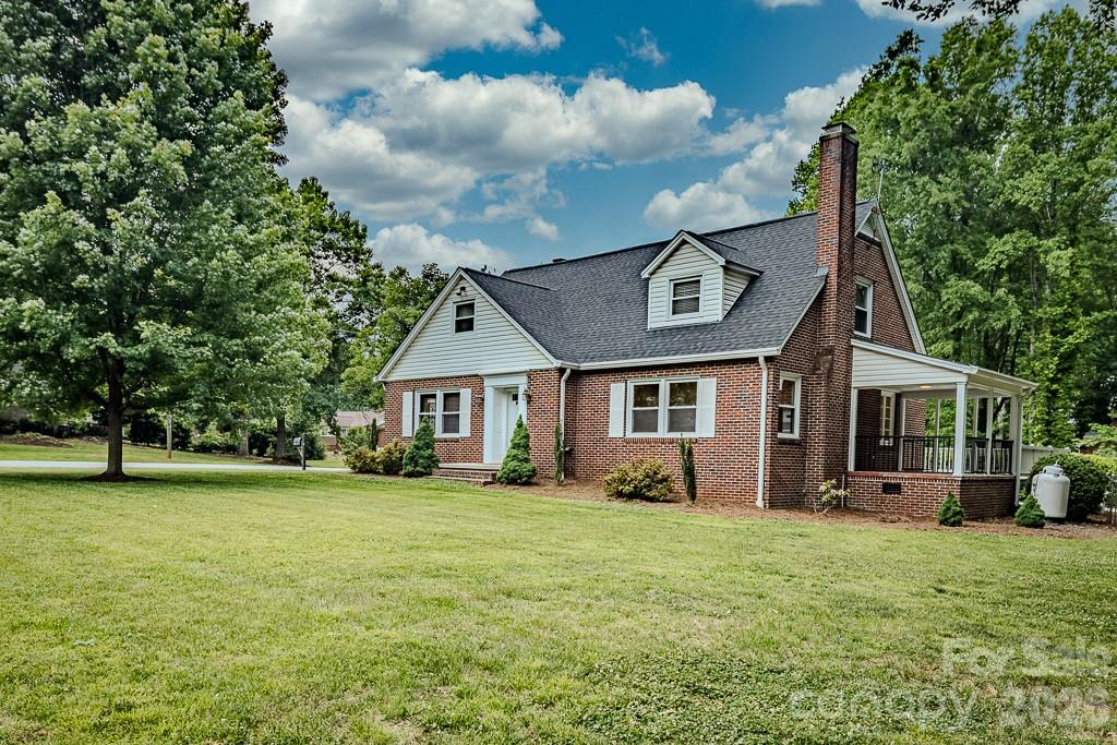 803 1st Avenue North Conover, NC 28613 - Photo 1 of 37